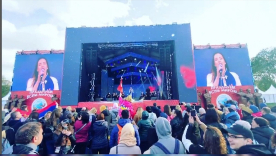 VESELI SE SRPSKI RODE Danica Crnogorčević dobila ovacije u Moskvi na Dan pobede (VIDEO)