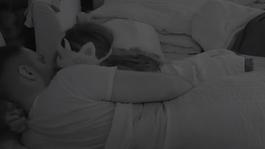 DALILA I ANĐELO RAZMENJIVALI NEŽNOSTI Dragojevićka se nameštala ispred njega i menjala poze