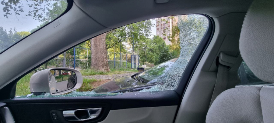 FUNKCIONER SNS OBJASNIO ŠTA SE TAČNO DESILO NA BANJICI Lopovi obili auto supruge Vladimira Đukanovića (FOTO)