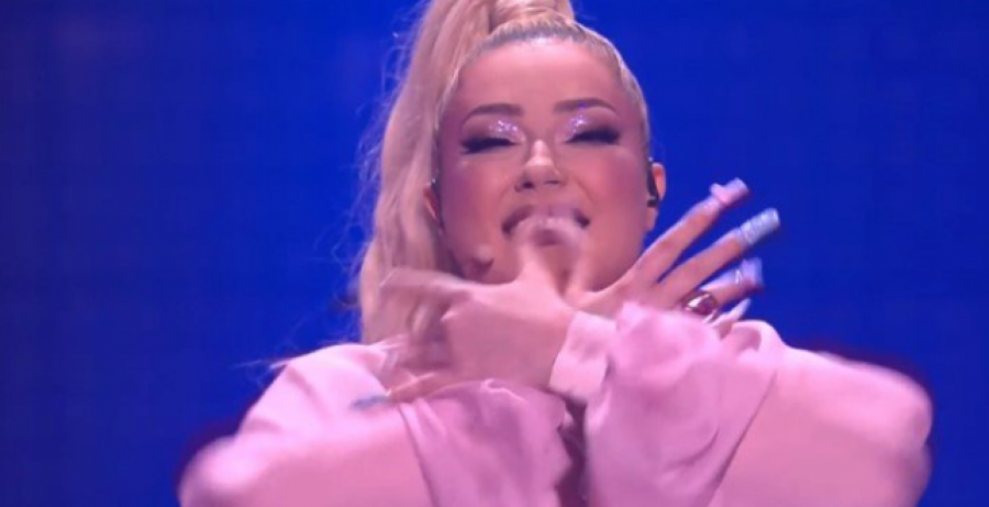 TEA ZA PESMU ISKEŠIRALA 10.000 EVRA Tairovićeva prepevala albansku pesmu, nećete verovati ko je pravi vlasnik numere