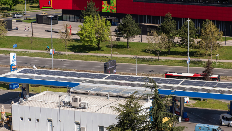 Solarni paneli na najvećoj maloprodajnoj mreži naftnih derivata: NIS benzinske stanice postaju ZELENE