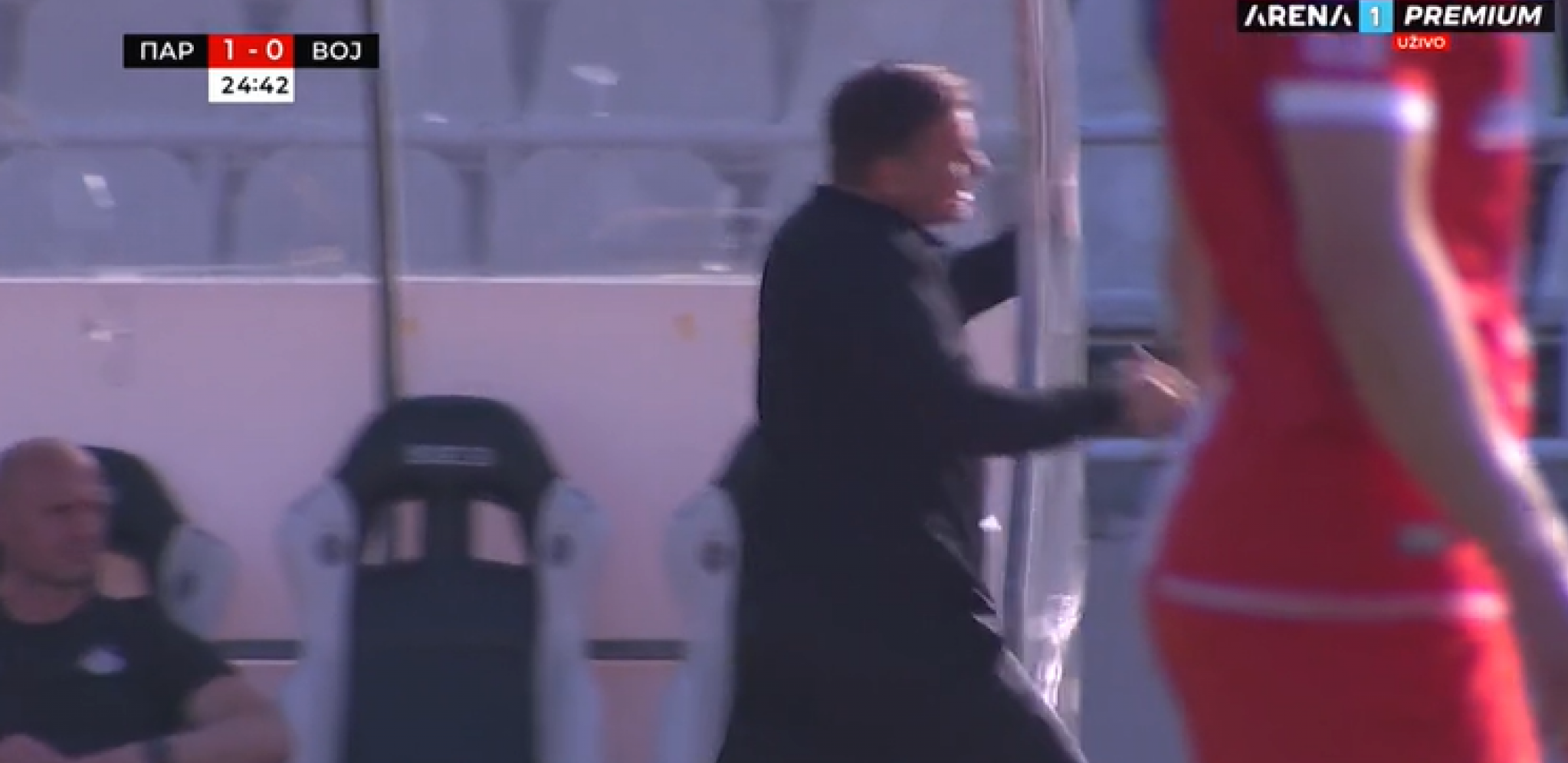 STANOJEVIĆ POBESNEO Trener Partizana umalo slomio staklo nakon promašaja Natha (VIDEO)