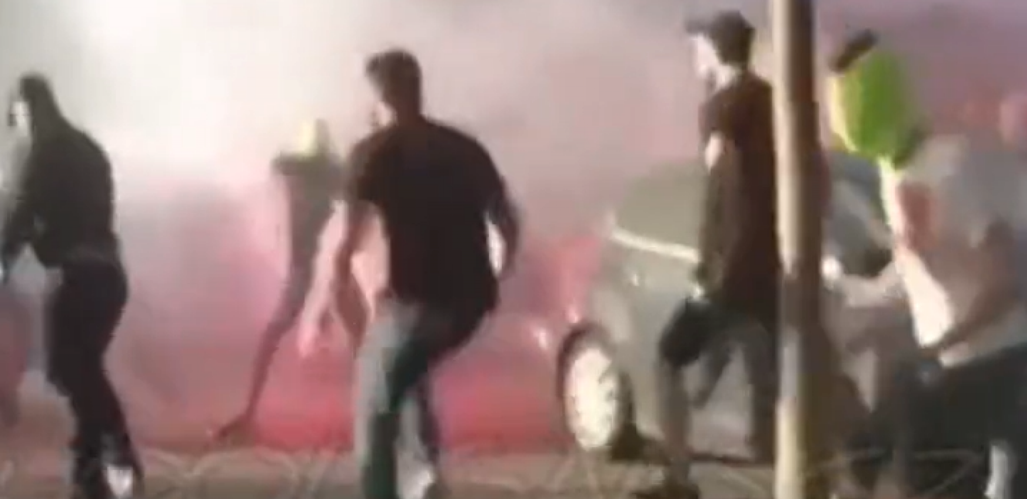 ISPLIVAO SNIMAK TUČE HULIGANA Pogledajte kako je nastao haos na Autokomandi (VIDEO)