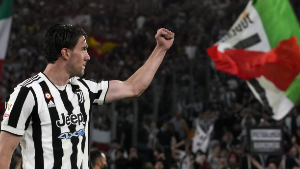 VLAHOVIIIĆ! Pogledajte kako je Srbin doneo prednost Juventusu u derbiju (VIDEO)