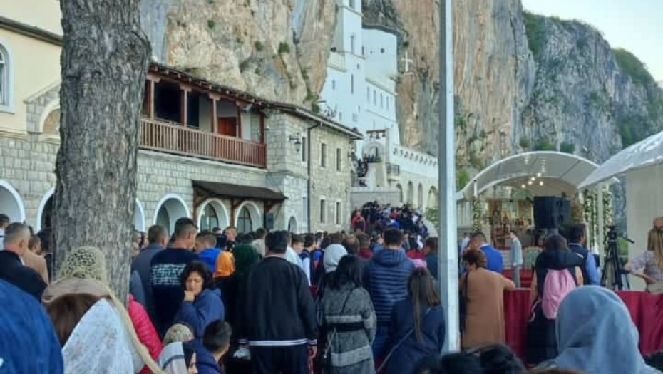 SVETOG VASILIJA OSTROŠKOG POŠTUJU I MUSLIMANI Veruje se da leči bolesne i izmiče ruku grešnicima da je ne celivaju