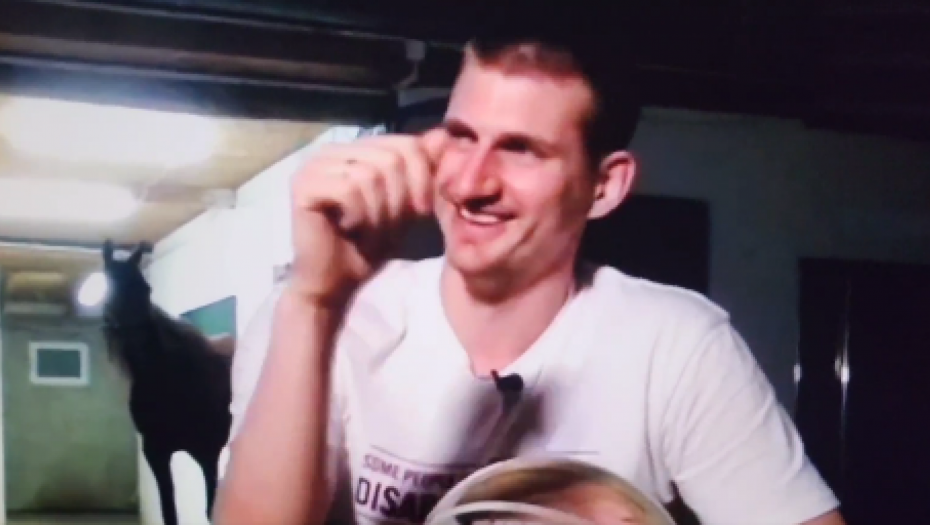 DEČAČKI OSMEH Jokić se zezao sa Amerika: Ljudi, pas umire ovde (VIDEO)