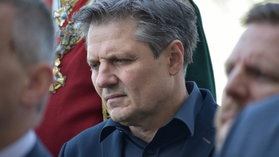 HILJADE LJUDI OBELEŽAVA SVETOG VASILIJA Poznati srpski glumac prisustvuje liturgiji u Ostrogu (FOTO/VIDEO)