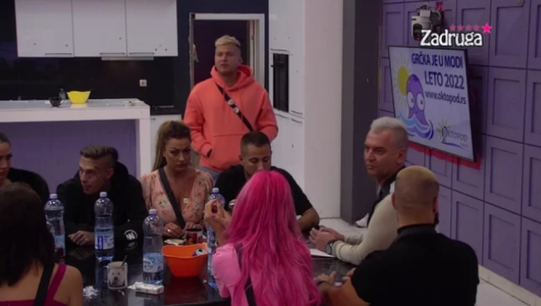 BACILA OKO NA JOŠ JEDNOG CIMERA Dalila ne muva samo Anđela, još jednom zadrugaru daje znake, a evo i ko je otkrio njenu tajnu