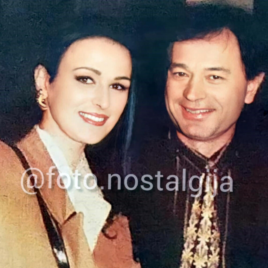 NIKO IH NE BI PREPOZNAO Brak im traje 25 godina, a ovako su izgledali na početku, isplivala nikad viđena fotka poznatog para (FOTO)