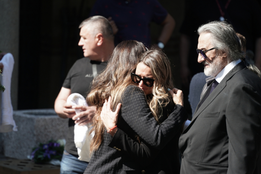 ŠOK ISTINA O MASERKI NA ČIJIM GRUDIMA JE UMRO MUŽ NIKOLINE PIŠEK! Jedna stvar posebno intrigira, gubi joj se svaki trag, zatvorila čak i salon!