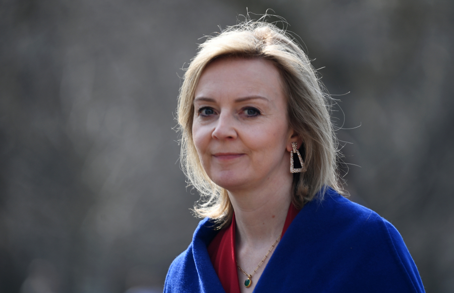 VELIKA BRITANIJA UDARILA U MRAK Potpuni haos sa rastom cena, vrednost funte nikad niža, građani izašli na ulice! (FOTO/VIDEO)