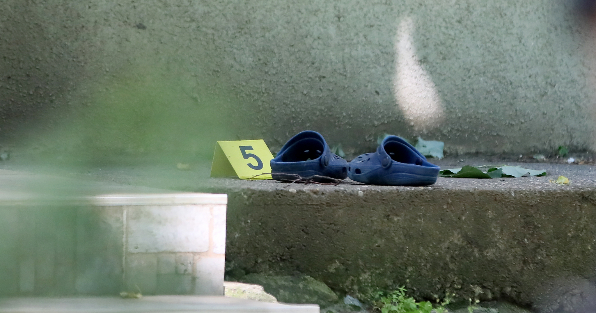 UŽAS U MIRIJEVU - SKOČILA SA TREĆEG SPRATA Maja K. Ć. (40) pokušala da se ubije i odvede petogodišnjeg sina sa sobom u smrt