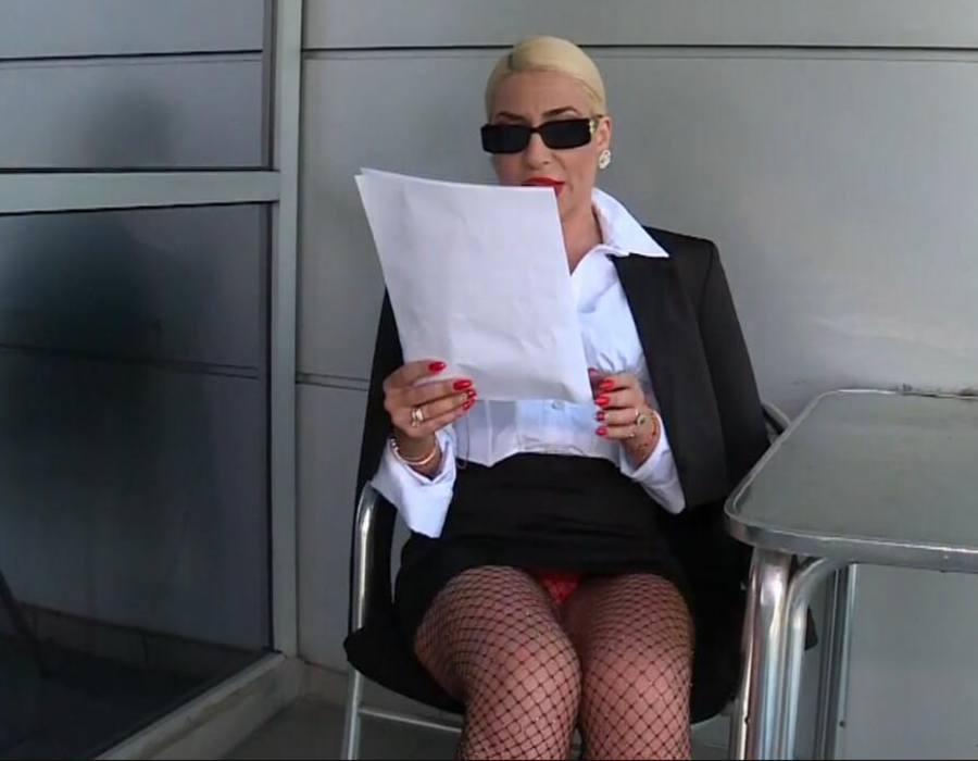 NISKE STRASTI SA JOVANOM JEREMIĆ Voditeljka tokom emisije pokazala crveni veš (FOTO)