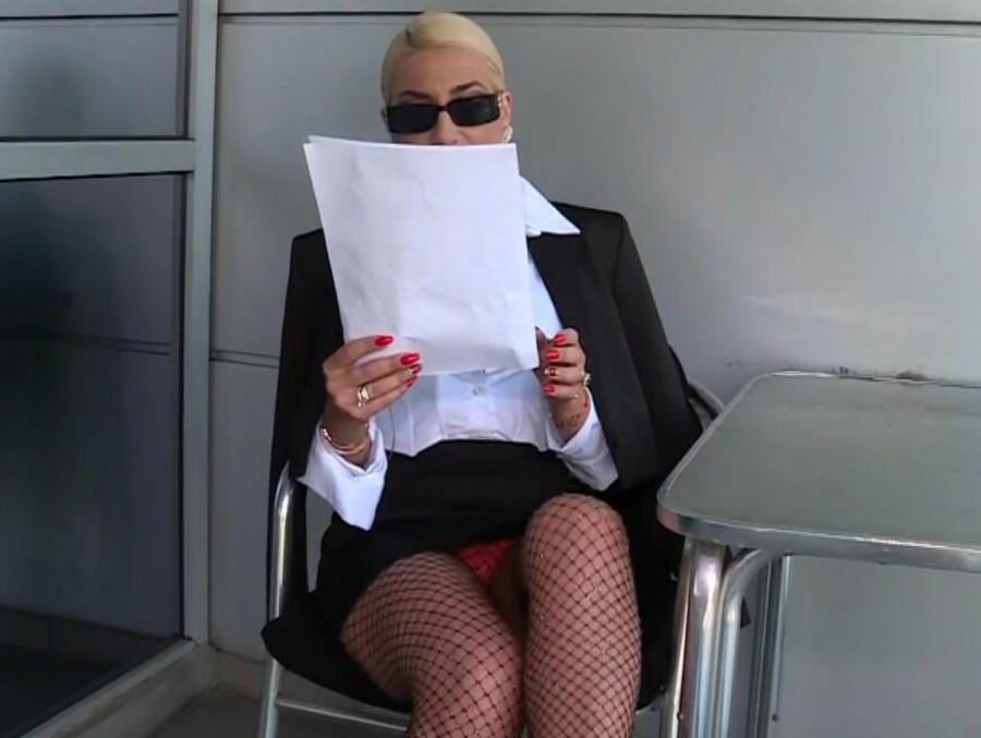 NISKE STRASTI SA JOVANOM JEREMIĆ Voditeljka tokom emisije pokazala crveni veš (FOTO)