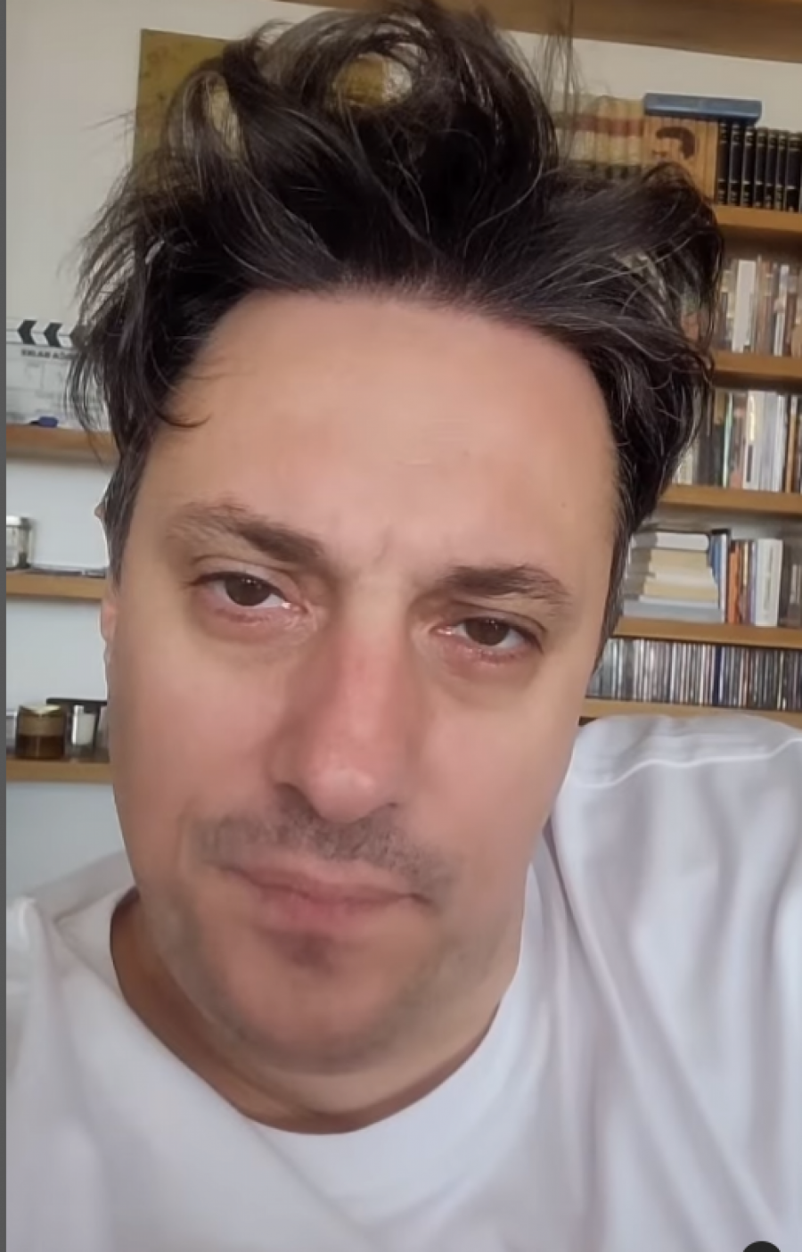 RODITELJ MORA BITI BUDAN Andrija Milošević na nesvakidašnji način otpevao Konstraktinu pesmu, pa nasmejao javnost (VIDEO)