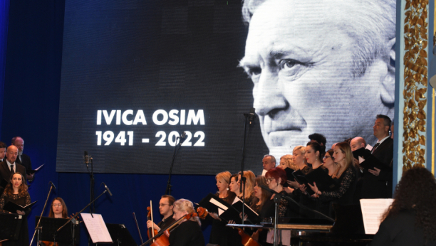 ODRŽANA KOMEMORACIJA IVICI OSIMU Brojne poznate ličnosti okupile su se u Narodnom pozorištu u Sarajevu (FOTO GALERIJA)