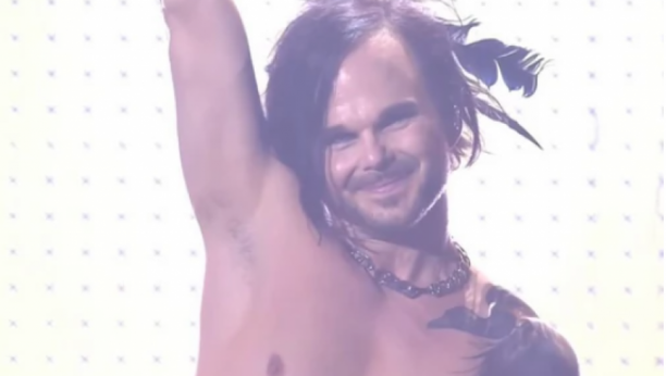 SKINUO SE PREDSTAVNIK FINSKE U FINALU Zapalio scenu Evrovizije, a evo zašto je svima poznat