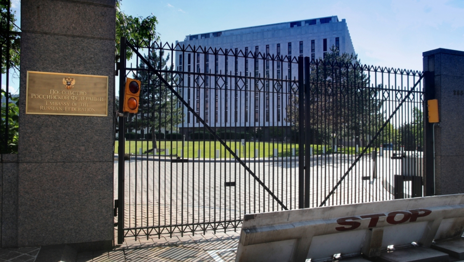 SUMNJIV KOVERAT Preuzet iz ruske ambasade u Bukureštu