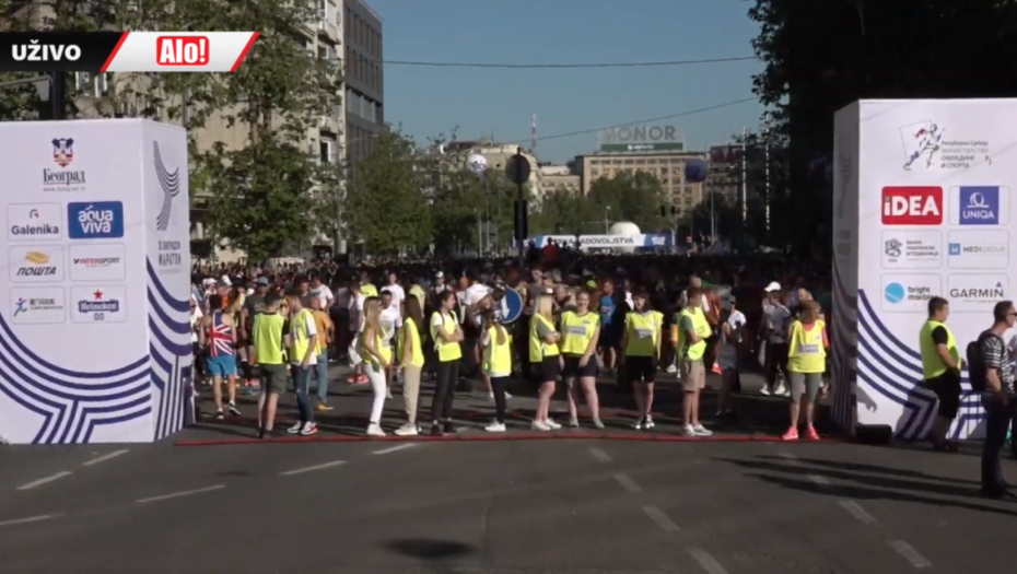 GRMI HIMNA "Bože pravde" pred start 35. Beogradskog maratona