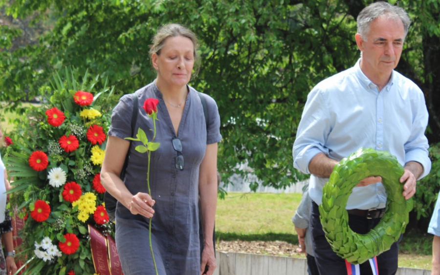NA SKUP POVODOM OLUJE UPALI USTAŠKI PROVOKATORI Nosili majicu ‘Smrt četnicima’, dočekala ih policija