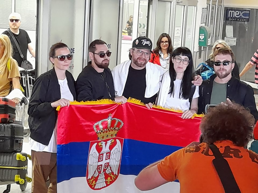 ZDRAVA UMETNICA STIGLA U SRBIJU Konstrakta sletela na beogradski Aeorodrom, ne krije uzbuđenje zbog plasmana na Eurosongu (FOTO+VIDEO)