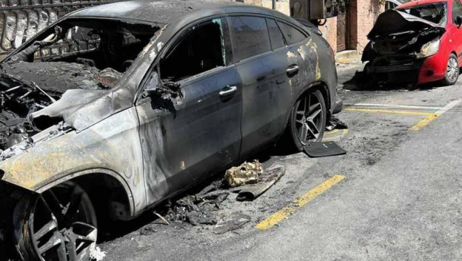 SAZNAJEMO! DETALJI EKSPLOZIJE NA ZVEZDARI "Mercedes" izgoreo pred zgradom, evo šta kaže vlasnica