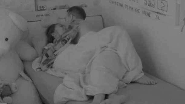 VIŠE SE NE KRIJU Vrele scene u spavaćoj sobi, Mina i Mateja nisu mogli da se kontrolišu, probudili sve zadrugare vrelom akcijom (VIDEO)