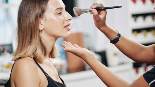 NEMOJTE DA VAM SE SMEJU Ovo su tri najčešće greške koje pravimo kod šminkanja