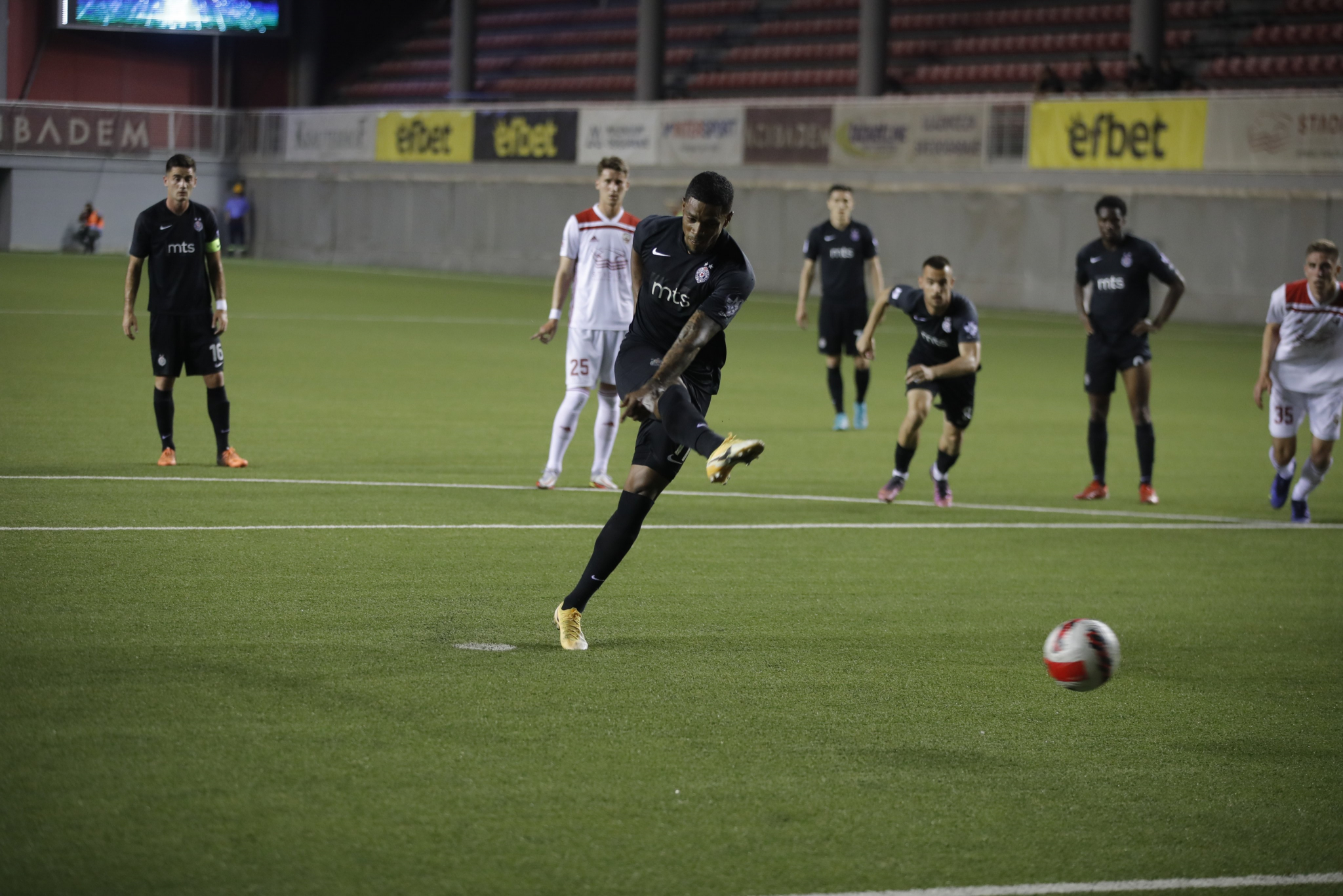 PARTIZAN OSTAO U TRCI UZ RIKARDOV REKORD Crno-beli slavili protiv Voždovca, a sade će navijati za njih (VIDEO)