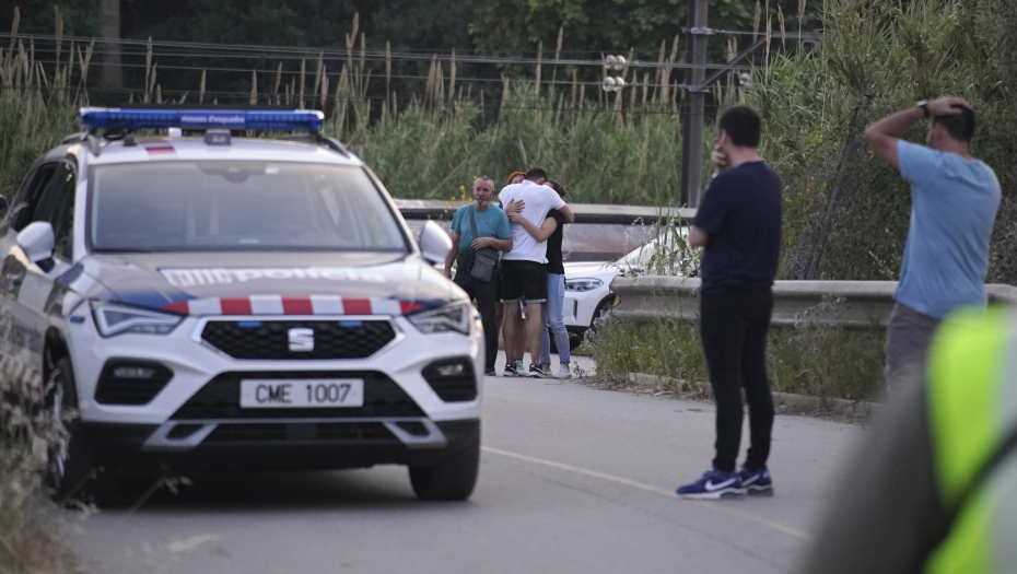 SRUŠILA SE PETOSPRATNICA KOD BARSELONE Ljudi zarobljeni ispod ruševina, susedne zgrade evakuisane