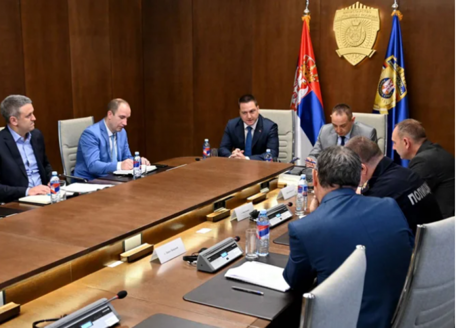 Sastanak Vulina i Ružića zbog dojava o bombama u školama (FOTO)