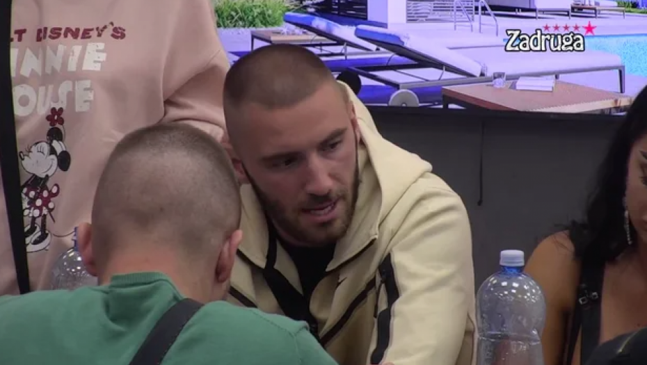 TI SI ISKOMPLEKSIRANA Mensur skočio na Milicu, bivši ljubavnici u žestokoj svađi