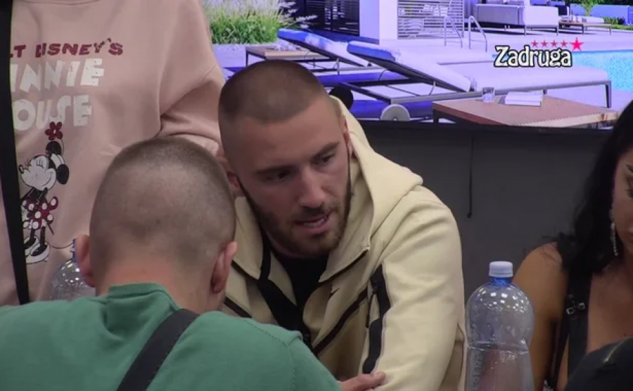 TI SI ISKOMPLEKSIRANA Mensur skočio na Milicu, bivši ljubavnici u žestokoj svađi