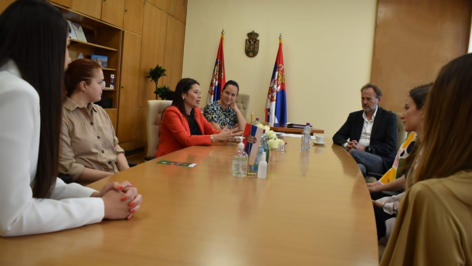PODRŠKA MLADIMA U PROFESIONALNOM RAZVOJU Ministarka Vujović ugostila studente FPN-a koji zu započeli stručnu praksu u Ministarstvu (FOTO)