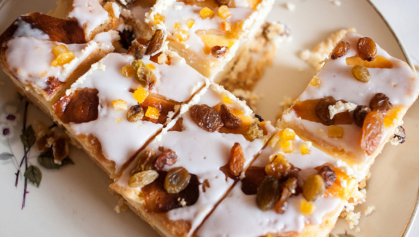 OVO JE BIO OMILJENI KOLAČ PRINCEZE DAJANE: Pravi se od namirnice koju svi imamo, a tajna je u posebnom načinu pečenja