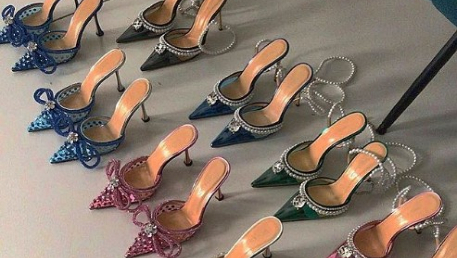 SRPKINJA KUPILA 3 PARA CIPELA ZA 1.200 DINARA, PA JE OŠTRO NAPALI: A šuga, gljivice? (VIDEO)