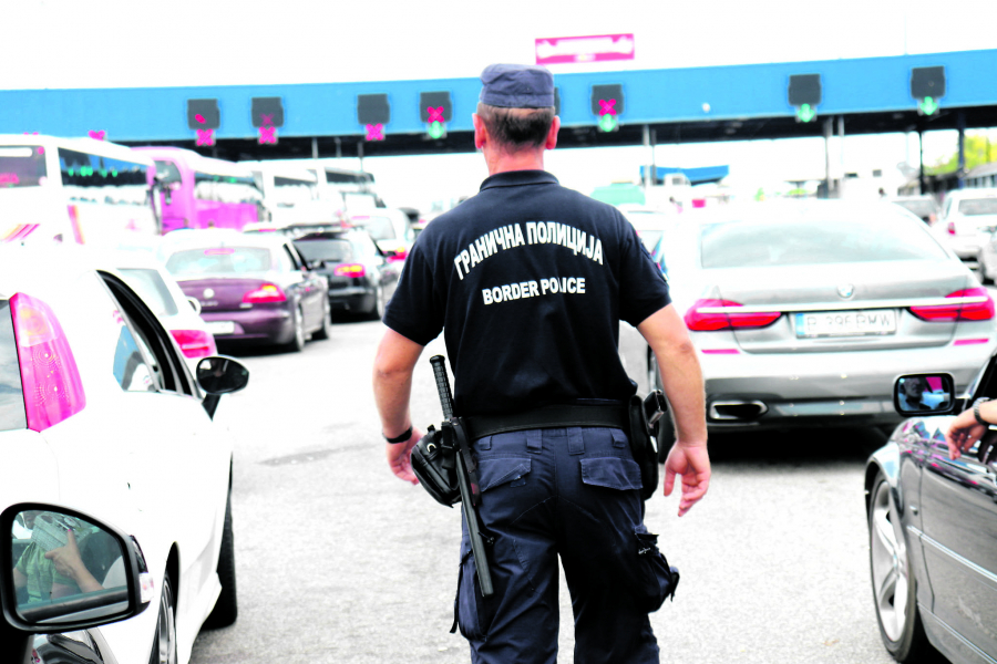 MIRNA GLAVA Zlu ne trebalo, ali ako se razbolite ili povredite u inostranstvu - pokriveni ste: Bez zdravstvenog osiguranja ne krećite na put