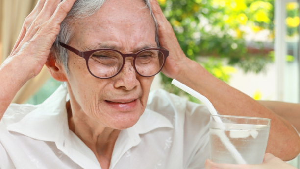 JEDNA VEČERNJA NAVIKA DRASTIČNO POVEĆAVA RIZIK OD MOŽDANOG UDARA Proverite da li je imate