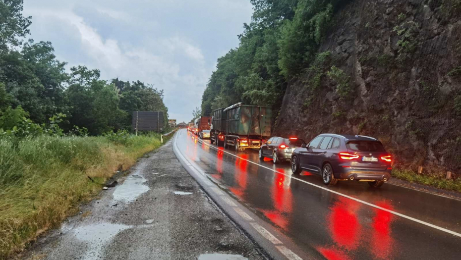 ZAPALIO SE KAMION! Incident na putu između Bistrice i Nove Varoši, usporen saobraćaj na ovoj deonici