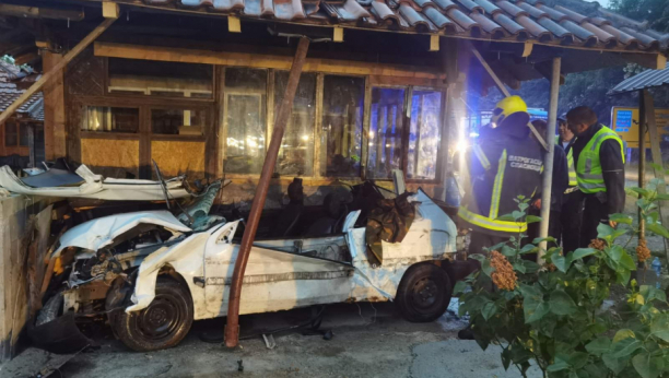 SAOBRAĆAJNI KOLAPS KOD ČAČKA Sudarila se dva putnička vozila i kamion, automobil uleteo u restoran (FOTO)