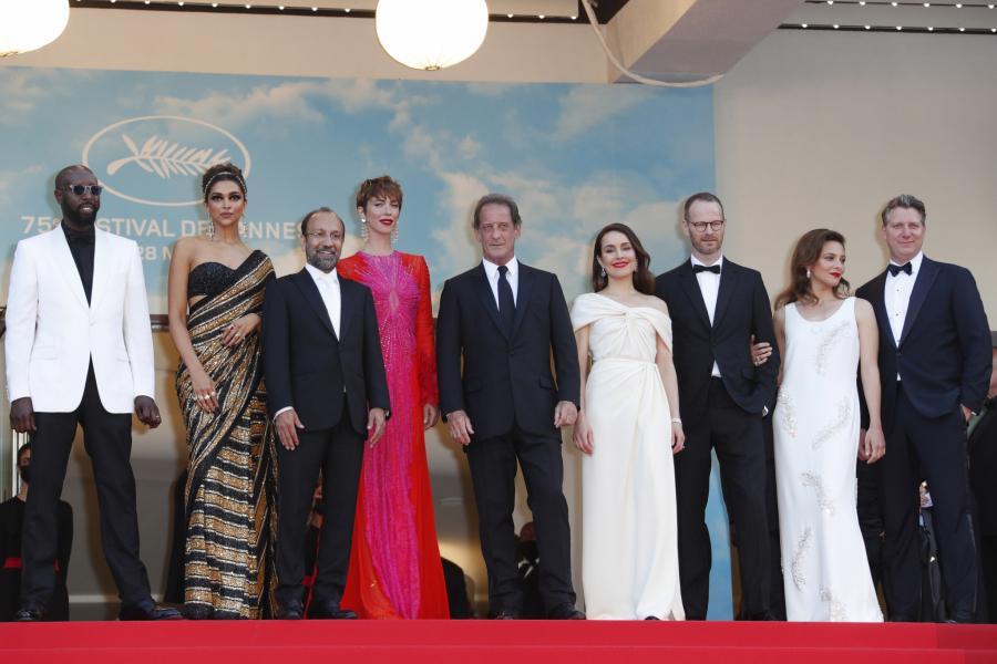 OTVOREN 75. FESTIVAL U KANU Holivudske zvezde prošatale su crvenim tepihom (FOTO)