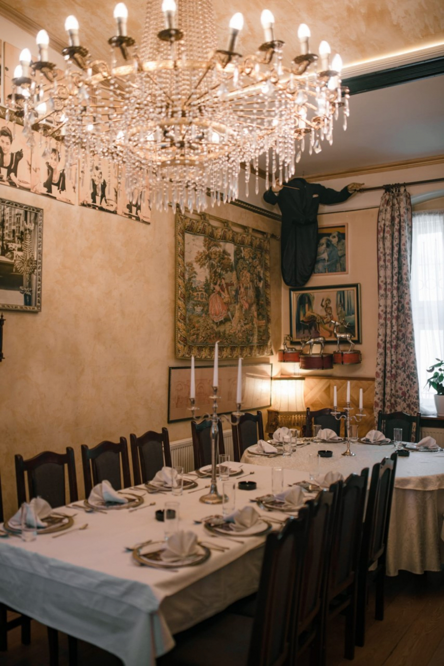 DECA BEZ RODITELJSKOG STARENJA IMAJU SVOJU PORODICU Čorba priredio iznenađenje za mališane iz Sremske Kamenice (FOTO)