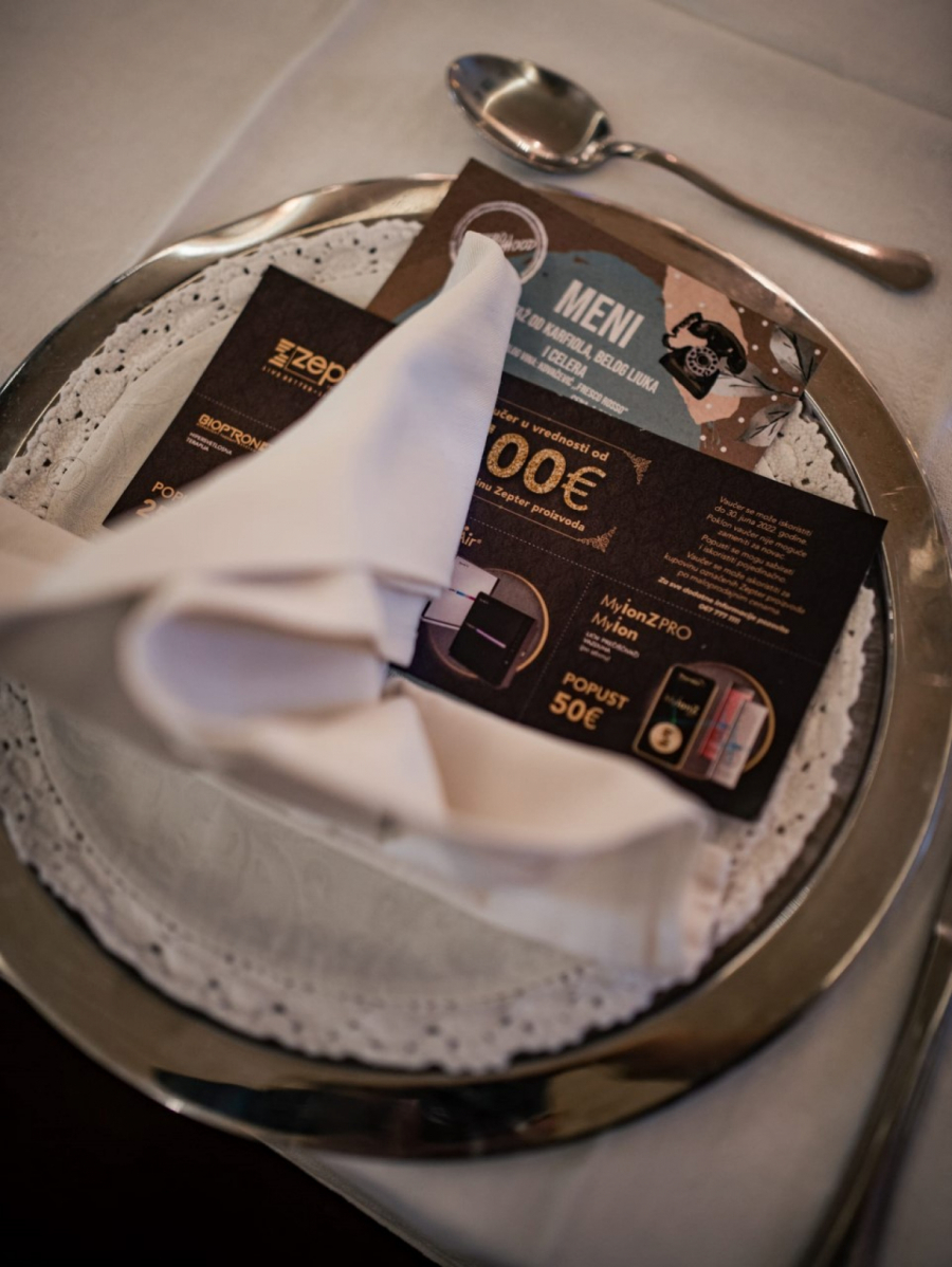 DECA BEZ RODITELJSKOG STARENJA IMAJU SVOJU PORODICU Čorba priredio iznenađenje za mališane iz Sremske Kamenice (FOTO)