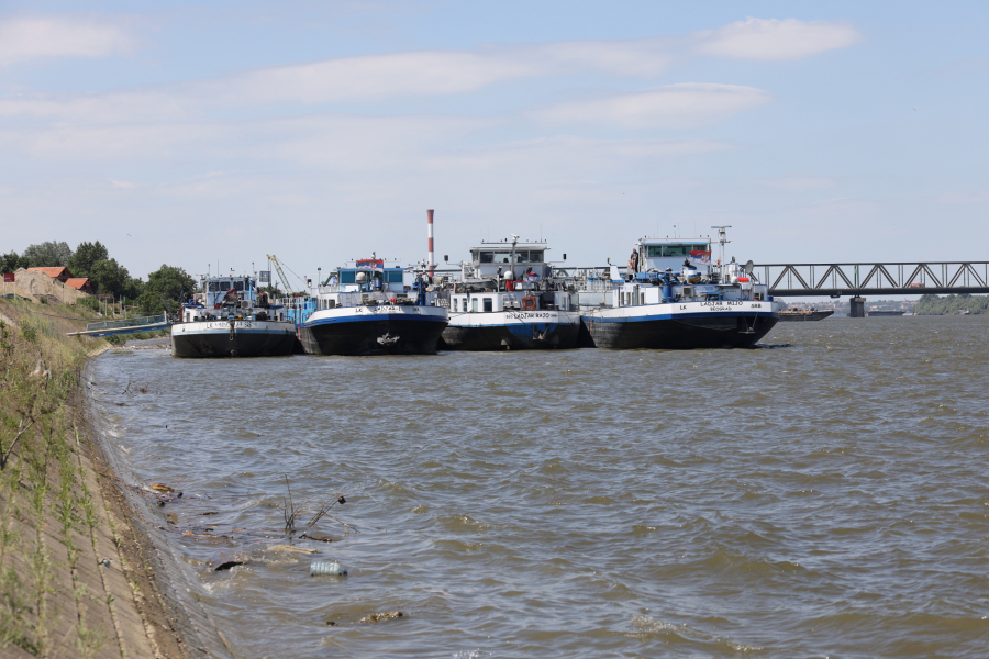 TINEJDŽERKA OTIŠLA IZ OPOVA U BEOGRAD DA SE UBIJE Na Pančevcu ostavila torbu i skočila u Dunav