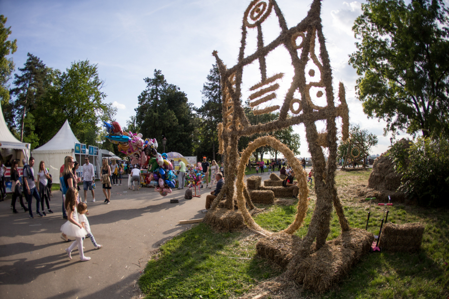 OSMI BEOGRADSKI MANIFEST NA SAVA PROMENADI Nesvakidašnje predstavljanje turističke ponude Srbije i regiona u preko deset festivalskih zona