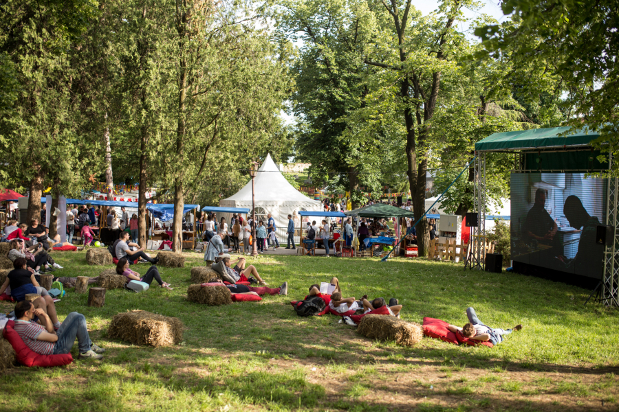 OSMI BEOGRADSKI MANIFEST NA SAVA PROMENADI Nesvakidašnje predstavljanje turističke ponude Srbije i regiona u preko deset festivalskih zona