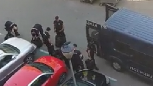 TUČA NA NOVOM BEOGRADU PRED POČETAK FAJNAL-FORA Policija uhapsila navijače Olimpijakosa (VIDEO)