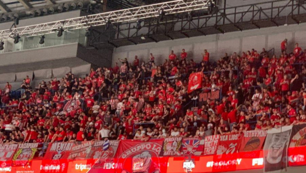 OLIMPIJAKOS KAO KOD KUĆE Navijači grčkog kluba pevaju Zvezdine pesme (VIDEO)