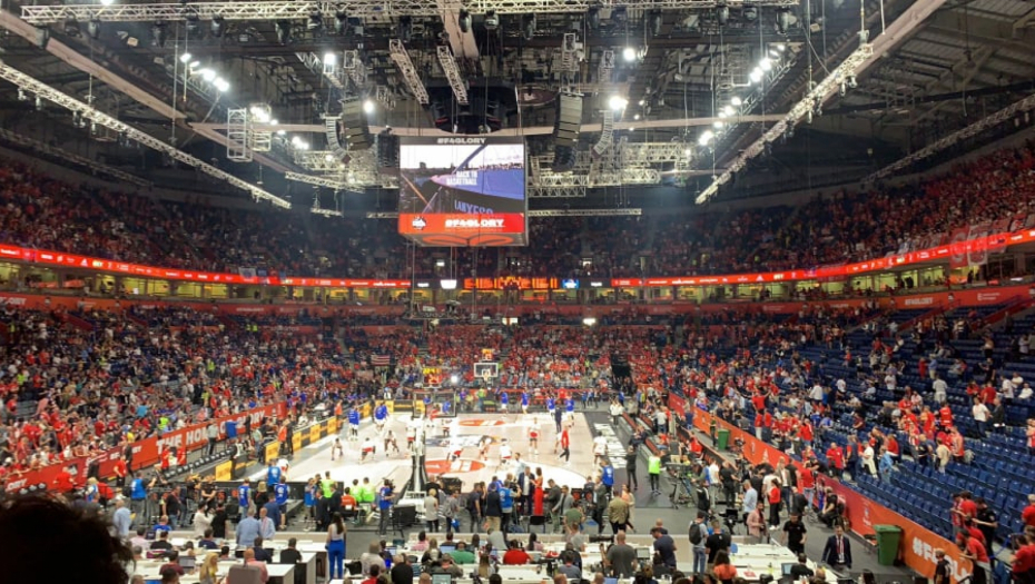 MICIĆ ODVEO EFES U FINALE Prvak Evrope posle neviđene drame u Beogradu srušio Olimpijakos