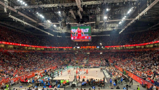 GRMI ARENA Spektakularna atmosfera u Beogradu, navijači Olimpijakosa priredili šou (VIDEO)